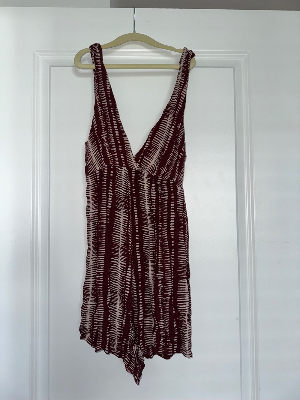 Sleeveless V-Neck Tie-Dye Romper in Maroon & Cream